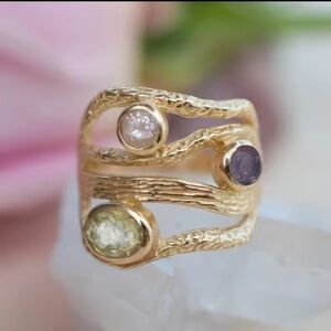 Gold plated Hammered Style three stone ring - artisan looking - boho - NEW